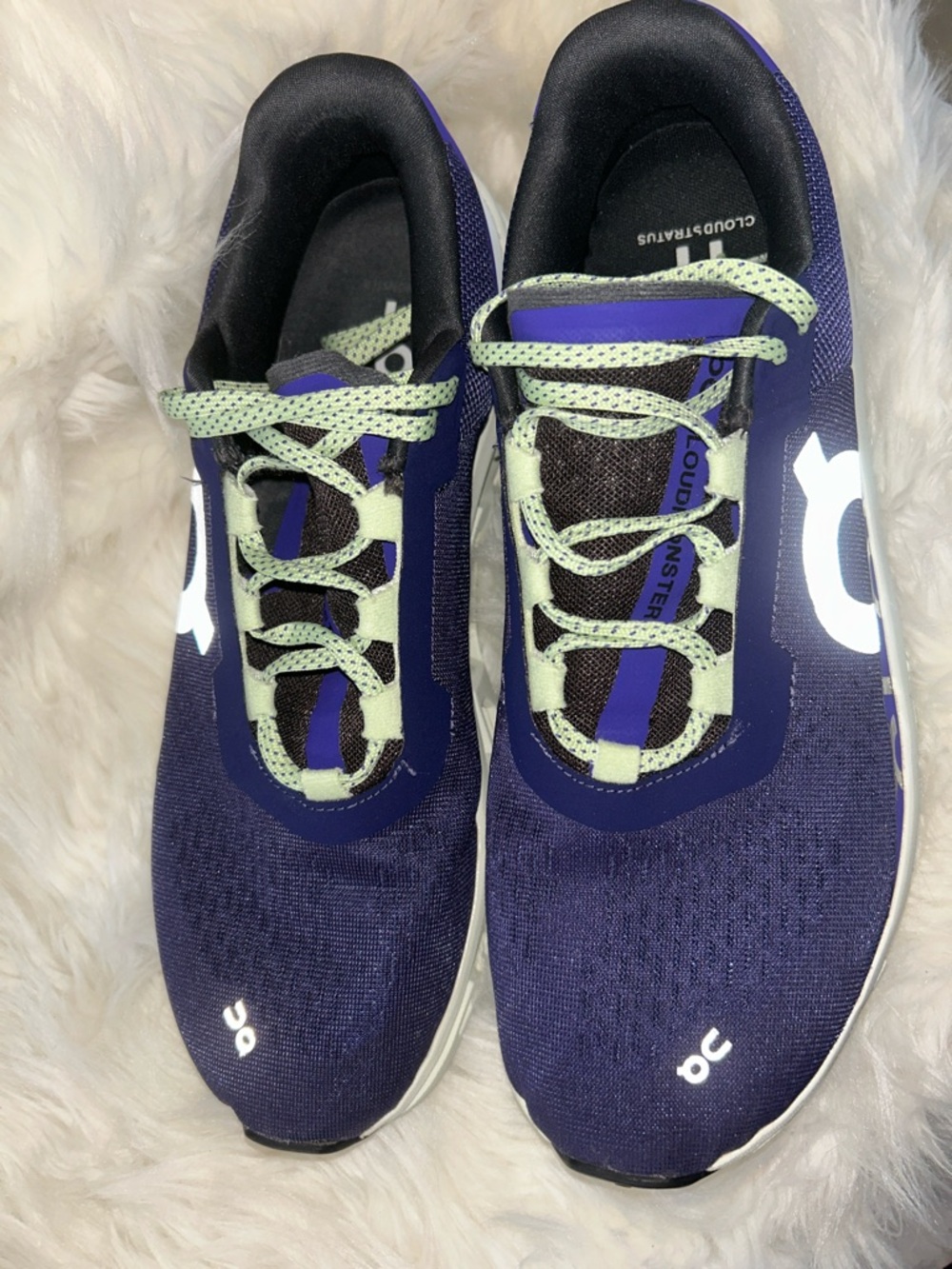 On Running Men's Navy and Light Green Cloudswift Running Shoes